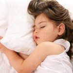 Vì sao trẻ ít ngủ lại hạn chế việc phát triển chiều cao?